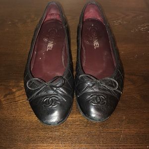 CHANEL quilted cap-toe Ballerina shoes